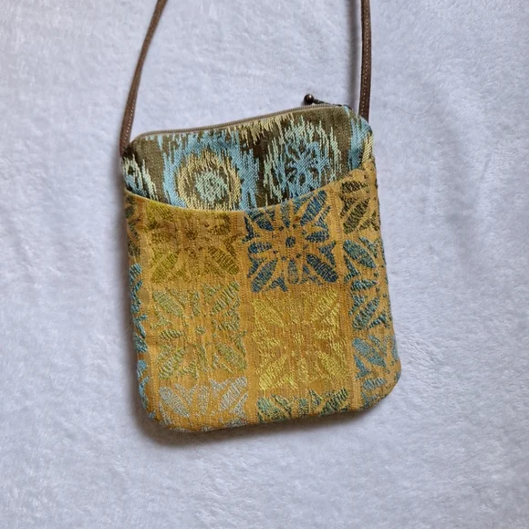 Maruca Cupcake Crossbody Purse / Small bag - Picture 12 of 16